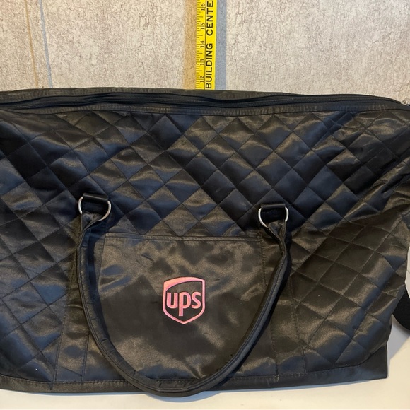 UPS Black Glossy Quilted Women's Tote Bag w/ zipper removable straps and pockets - Picture 16 of 16